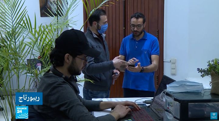 France 24 Arabic report on Tunisian startups, with founders working in an office