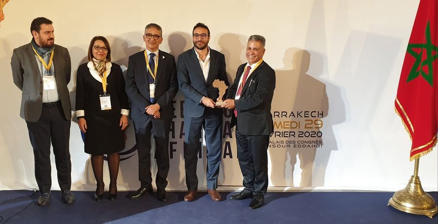 Receiving the Officine Expo E-health Innovation Prize trophy for Epilert, Marrakech, 29 February 2020